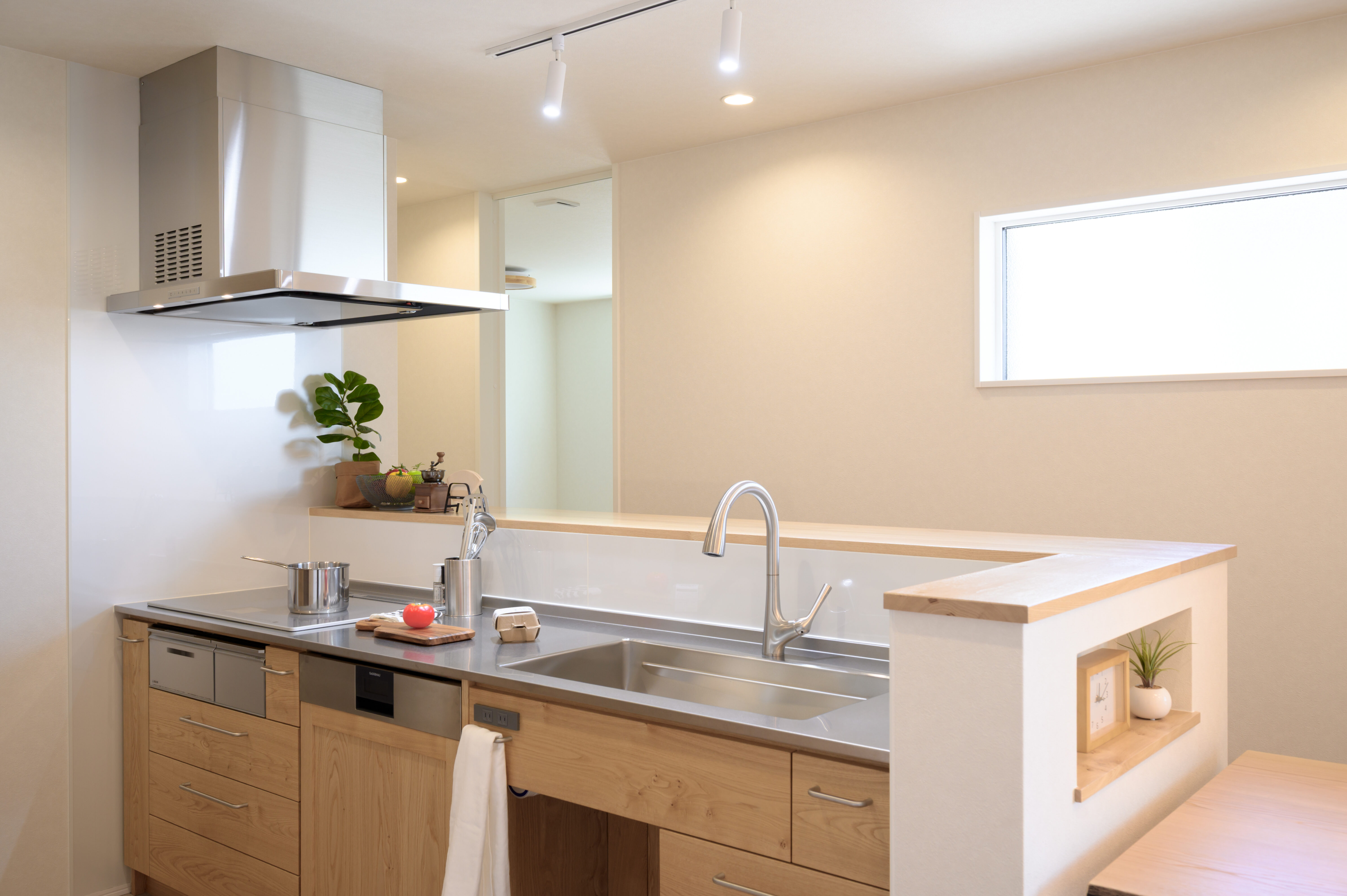 素材を活かした、柔らかい雰囲気の平屋